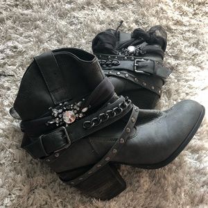 Not Rated Ankle boots/heels